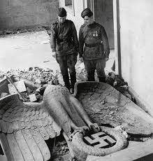 Der zweite weltkrieg endete mit der bedingungslosen kapitulation der achsenmächte. Kriegsende 1945 Das Ende Des Weltenbrandes Geo