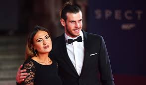 They started dating in 2000 and the relations remained very smooth throughout. Gareth Bale Wedding To Emma Rhys Jones Stalls Amid Family Feud