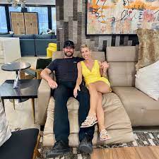 Christina Anstead Joins Ex Husband Tarek El Moussa On Set Of Flip Or Flop After Announcing Separation Tarek El Moussa El Moussa Tarek And Christina