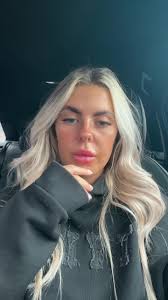 How to Properly Use Charlotte Tilbury Airbrush Flawless Finish Powder