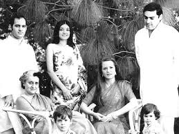 Portrait de maneka gandhi le 19 avril 1983 en lnde. Facts About The Maneka Gandhi Work Life