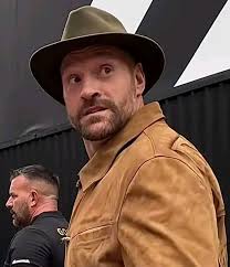 He defeated an alien army without noticing 😂😂😂😂😂😂 *This is a recent  extra