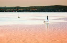 Reliëf weergegeven door hachures en spot heights. 9 Redenen Om Het Balatonmeer In Hongarije Te Bezoeken Hongarije Gevgelija Tourism Word Een Ervaren Reiziger