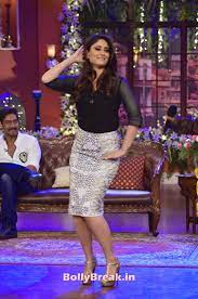 Kareena Kapoor Hd Pics In Silver Skirt Black Top On Cnwk Kareena Kapoor Stills At Singham R Bollywood Hairstyles Most Beautiful Indian Actress Karena Kapoor