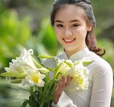 Giờ đất ở tây tựu dần ít đi nên người dân tây tựu thuê đất ở hạ mỗ (huyện đạn phượng, hà nội) để trồng hoa. Ve May Bay Ä'i Ha Ná»™i 499k Ngáº¯m Hoa Loa Ken Thang 4