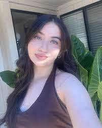 Alisa Field's Instagram, Twitter & Facebook