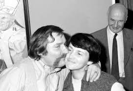 Wałęsa apeluje do kaczyńskiego o pojednanie! Jaroslaw Walesa Prezydent Lech Walesa Mial Kochanke Jaroslaw Walesa O Kochance Ojca Walesa Mial Kochanke Co Z Zona