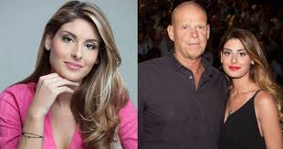 Η όμορφη δημοσιογράφος φωτογραφήθηκε γυμνή για λογαριασμό του περιοδικού adore μαζί με. An8h Salagkoydh O Ypoyrgos Mpampas O Xwrismos Me Ton Tzwny Kalhmerh Kai Ta 6 5000 Th Bdomada Sto Survivor