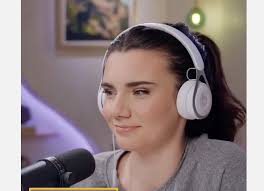 They thought her shoe was art 😂