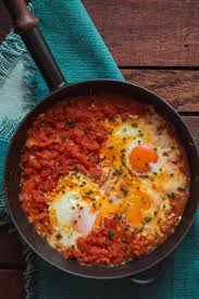 Pochierte eier in einer würzigen tomatensauce mit wunderschönen aromen und einer. Shakshuka Kleines Kuliversum