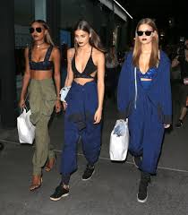 Josephine Skriver Photos Photos Taylor Hill Jasmine Tookes And Josephine Skriver Head Out In Nyc Modellen En Jas