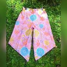 Kombinasi kedua hal inilah yang membuat kain batik papua tampak eksotis saat digunakan. 52 Best Batik Pants Celana Kulot Batik Ideas Kulot Batik Batik Pants