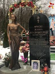 Жанна фриске — белым белым снегом 04 жанна фриске — а я всё летала 03:55. Pamyatnik Zhanne Friske Na Kladbishe Foto Mogily