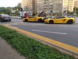 Su precio puesto en argentina es de u$s 633.000 pic.twitter.com/lhu4kztapu. Insolito Chocaron Entre Si Dos Lamborghini Identicas Que Cuestan U S 350 000
