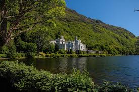 Παρόλο που ήταν 9 το βράδυ είδαμε υπέροχα τοπία γιατί τέτοια εποχή στην ιρλανδία νυχτώνει μετά τις δέκα! Limnh Irlandia Kastro Dwrean Fwtografia Sto Pixabay