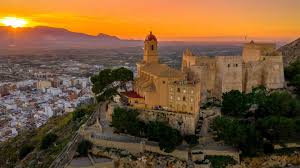 Cullera f (plural culleres) a small area which is accidentally left unpainted. Sehenswertes In Cullera Comunitat Valenciana