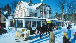 Česká republika, ˈtʃɛskaː ˈrɛpublɪka), είναι χώρα στην κεντρική ευρώπη που συνορεύει προς τα βόρεια με την πολωνία, με τη γερμανία στα βορειοδυτικά και τα δυτικά, την αυστρία στα νότια και τη σλοβακία στα ανατολικά. Ski Kai Kolympi Sthn Tsexia Clickatlife