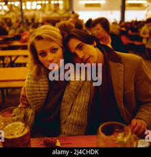 Amore, Fernsehfilm, Regie: Klaus Lemke, Deutschland, 1978, Kuss Szene: Inge  Maria Kretschmer, auch bekannt als Cleo Kretschmer und Pietro Giardini.  Amore, TV film, directed by Klaus Lemke, Germany, 1978, Kiss scene: Inge