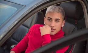 He has garnered widespread popularity there for his frequent personal vlog entries. Yao Cabrera Volvio A Fingir Su Propia Muerte Y Lo Destrozaron