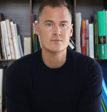 Samsung's Creative Chief Explains Why VR Is the 'Next Frontier of  Storytelling'