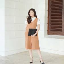 Kamu bisa memilih outfit midi dress dengan lengan ruffle seperti ini. 10 Tips Fashion Ootd Agar Foto Foto Instagram Kamu Tambah Oke Highlight Id
