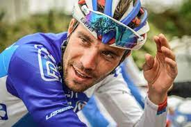 Pinot called for medical assistance during the small montee d'aussois climb, about 93km from the finish, and had his thigh bandaged by the race doctor. Thibaut Pinot Le Deuil Precoce Du General Au Tour De France 2017