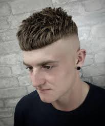 Cara potong rambut sendiri di rumah tak sesulit yang kamu pikir, kok. Biar Ganteng Maksimal Ini 6 Gaya Rambut Yang Bakal Hits Di 2019 Skanaa