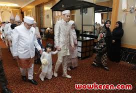 Pengarah jaim, datuk md azhan samat berkata, bagaimanapun kebenaran itu terikat dengan syarat serta kawalan ketat oleh pihak berkuasa agama terbabit. Foto Ben Kasyafani Dan Keluarga Memasuki Ruang Akad Nikah Foto 2 Dari 67