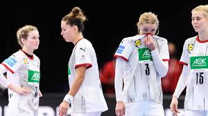 ■ für länderspiele aufgebotene auswahl der besten. Handball Em Der Frauen Chancenlos Gegen Norwegen Dhb Frauen Vorgefuhrt Kicker