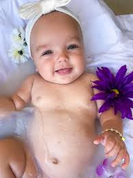 4 months of Xyla 💕 She's chewing