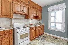 See the floor and matching wall colors that go with honey oak. Wall Colors For A Dated Kitchen With Oak Cabinets