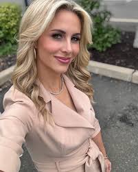 Laura Rutledge's Instagram, Twitter & Facebook