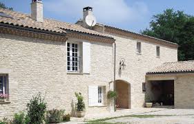 La Renovation D Une Facade De Maison Individuelle En Gironde Effectuee Avec Le Parement Causse D Orsol Ton N Facade Maison Renovation Facade Maison En Pierre
