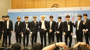 Wanna one debut dengan 11 member yaitu kang daniel, park jihoon, lee daehwi, kim jaehwan, ong seungwoo, park woojin, lai guanlin, . Tiga Hal Yang Bikin Wanna One Jatuh Cinta Dengan Indonesia