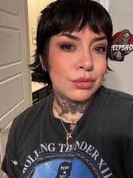 Hair growth update! Should I keep growing it? 🙈