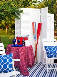 Red And Blue Accents Give This Patio Nautical Flair Find More Patio Inspiration Http Www Bhg Co Backyard Decor Blue Outdoor Decor Outdoor Party Decorations