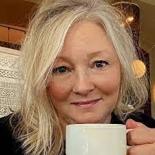 Sharon Naples's Instagram, Twitter & Facebook