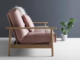 Dabei überzeugen sie durch ihre multifunktionalen einsatzmöglichkeiten im sitzen oder liegen. Das Ideale Schlafsofa Infos Tipps Und Schone Modelle Living At Home