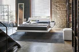 Safe mit genügend platz für einen laptop; Kingsize Bett Mit Liegekissen Und Eingebauten Nachttische Idfdesign