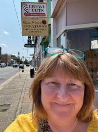 Is there a small shop to collaborate