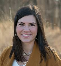 Erin Vandyke's Instagram, Twitter & Facebook