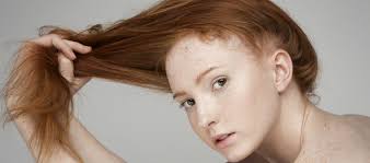 Con pochi peli, spelato □ (di persona) con pochi capelli, calvo, pelato contr. Capelli Fini Piu Volume Grazie Vogue Italia