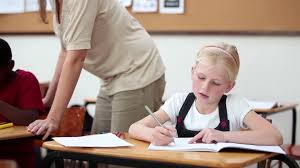 Grembiulino da scolaretto schoolboy's smock. Scolaretto Insegnante Aiutare Rf Clip 931 659 777 In Hd Framepool Stock Footage