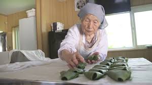 Through the Kitchen Window: Misao Kuwata - Mochi Rice Cakes Wrapped in  Bamboo Leaves - 15 Minutes - TV | NHK WORLD-JAPAN Live & Programs