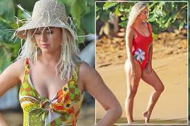 Over the weekend, perry was photographed out for the first time perry recently made headlines when she shared the baby gift that taylor swift gave her, bloom, and their daughter on her instagram. Katy Perry Looks Stunning As She Films New Music Video On Hawaiian Beach Mirror Online