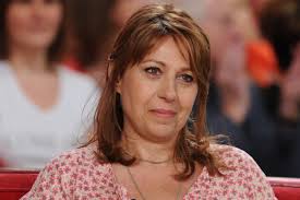 (2012) vincent annonce à ses amis qu'il a l'intention de nommer son enfant adolf, et ceci provoque de mauvais souvenirs pour certains d'entre eux. Valerie Benguigui Son Dernier Role Culte Dans Le Prenom