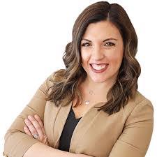 Kelli Flores's Instagram, Twitter & Facebook