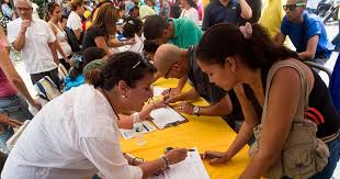 Lapsos y trámites para activar el referendo revocatorio en Venezuela