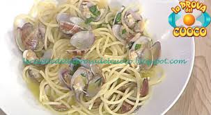 Spaghetti alle vongole, gli ingredienti. Spaghetti Con Le Vongole In Bianco Senza Aglio Ricetta Renato Salvatori Da Prova Del Cuoco