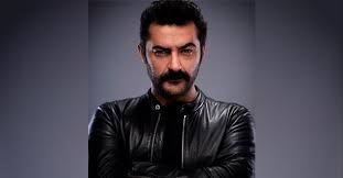 He has a younger sister. Celil Nalcakan Olum Haberiyle Yikildi